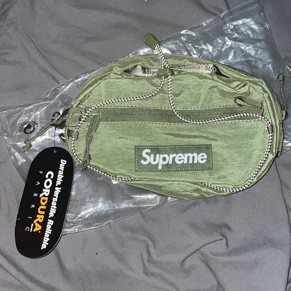 ✨Host Pick✨ Supreme waist bag (FW20) - Picture 5 of 15